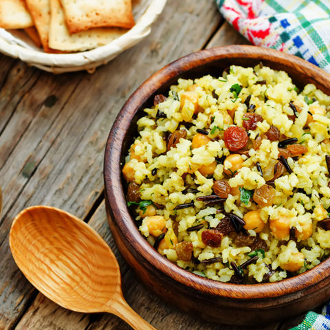 Insalata di riso wild con ceci e uvette